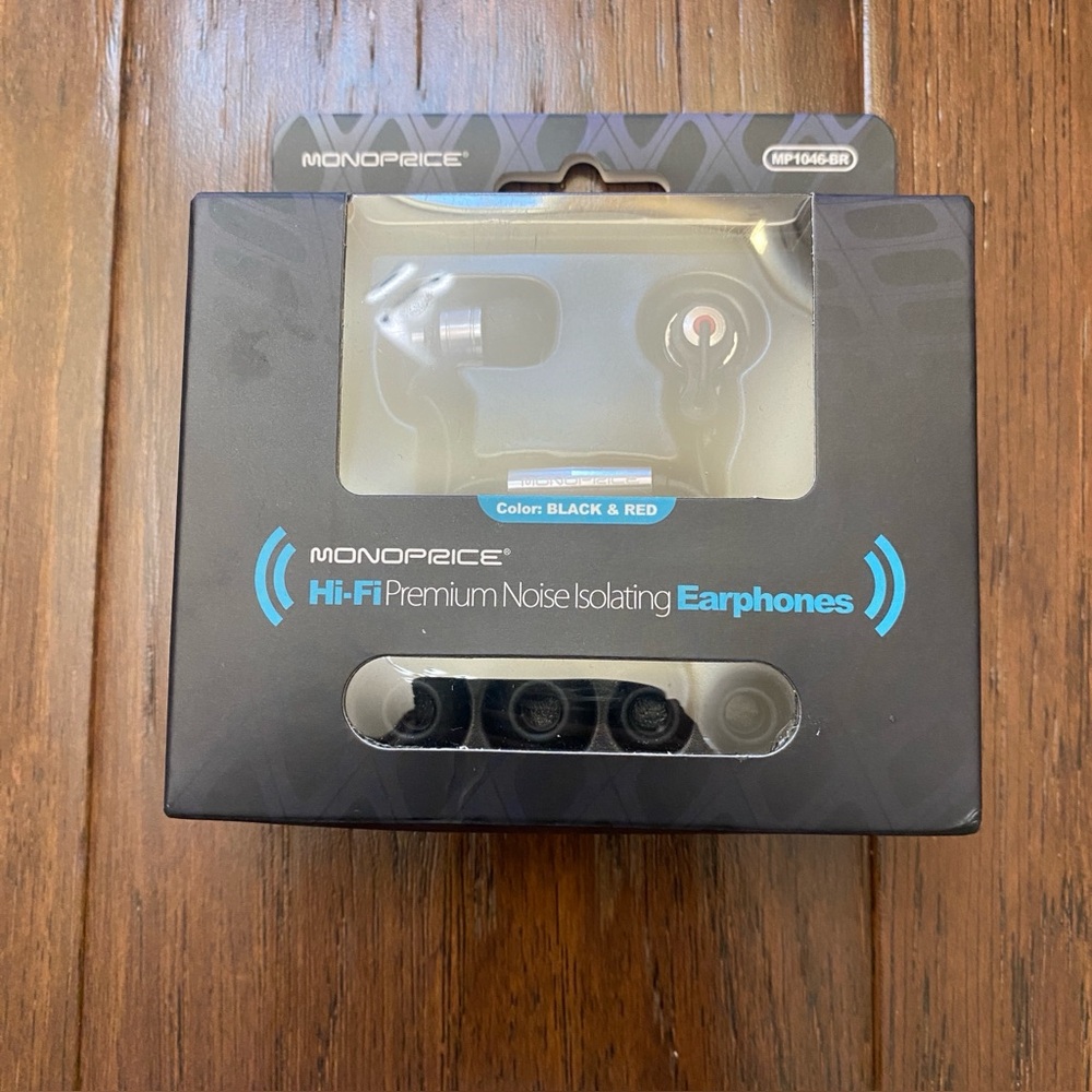 NWT Monoprice Hi-Fi Earphones Noise Isolating Wired Earbuds